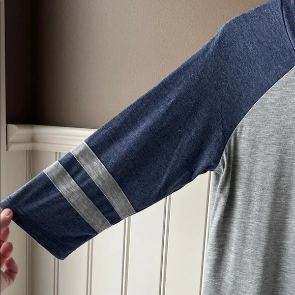 Stranger Things Gray Raglan T-Shirt Small - Picture 8 of 9